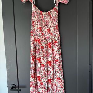 Floral dress with off shoulder sleeves